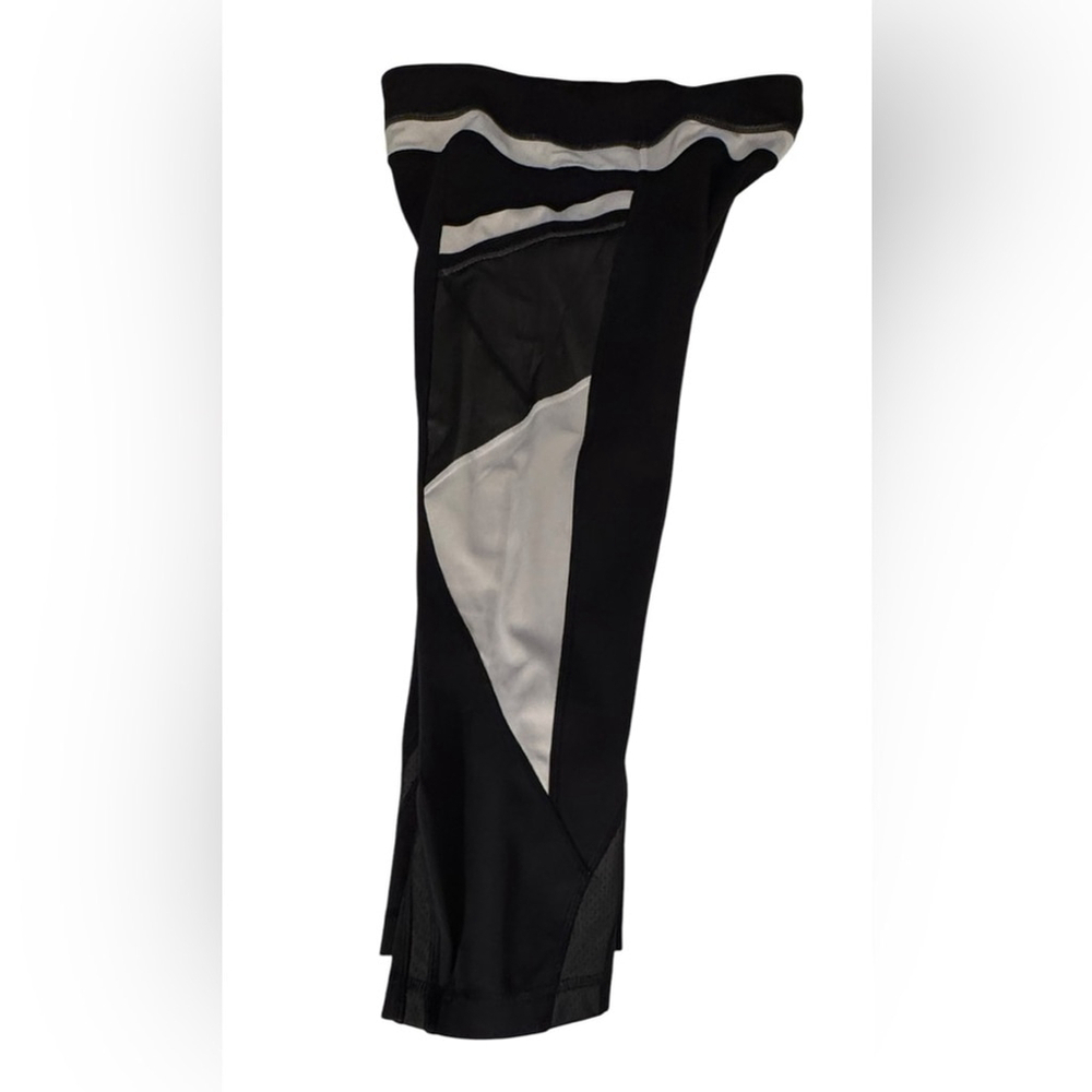LULULEMON Run: Inspire Crop II *All Full-On Luxtreme
Black / White *RARE * - Picture 14 of 16